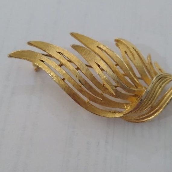 Vintage BSK Goldstone Metal Leaf Brooch - image 4