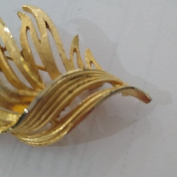 Vintage BSK Goldstone Metal Leaf Brooch - image 3