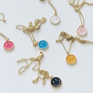 Collar con cara sonriente