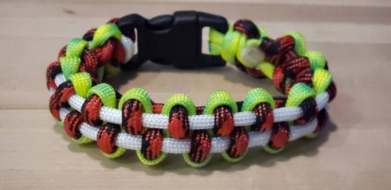 tri color paracord bracelet
