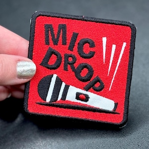 Parche termoadhesivo bordado con forma de gota de micrófono