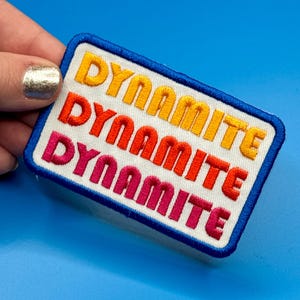 Naszywka haftowana Dynamite do prasowania