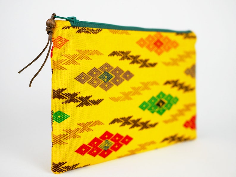 African fabric zipped pouch, green cotton lining, green zipper, tote, pencil case image 3