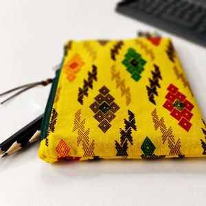 African fabric zipped pouch, green cotton lining, green zipper, tote, pencil case image 8