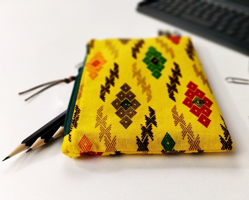 African fabric zipped pouch, green cotton lining, green zipper, tote, pencil case image 8