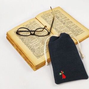 Glasses case, mobile phone cover, manual embroidery, suede lining image 2