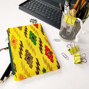 African fabric zipped pouch, green cotton lining, green zipper, tote, pencil case image 1