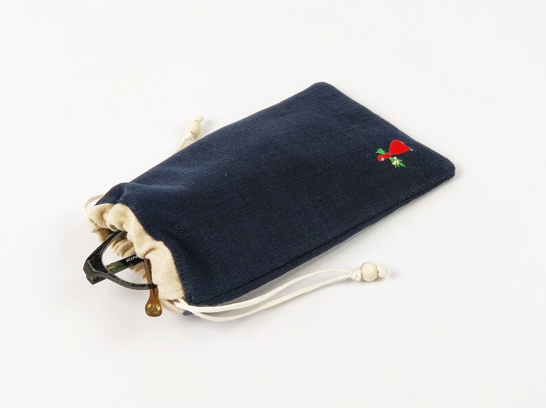 Glasses case, mobile phone cover, manual embroidery, suede lining image 3