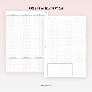 Può includere: Due inserti per agenda settimanale verticale A5 con linee a griglia nere su carta bianca. La pagina sinistra presenta colonne per Mon, Tue, Wed e sezioni per Priorities, Reminders e Waiting On. La destra include Thu, Fri, Sat, Sun e un tracker delle abitudini.