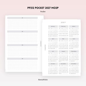 Puede incluir: Un inserto de planificador de bolsillo blanco con un diseño de cuadrícula y un calendario de 2027. El planificador incluye secciones trimestrales y un calendario anual completo con desgloses mensuales. El texto "PP212 POCKET 2027 MO2P" y "Pocket" son visibles.