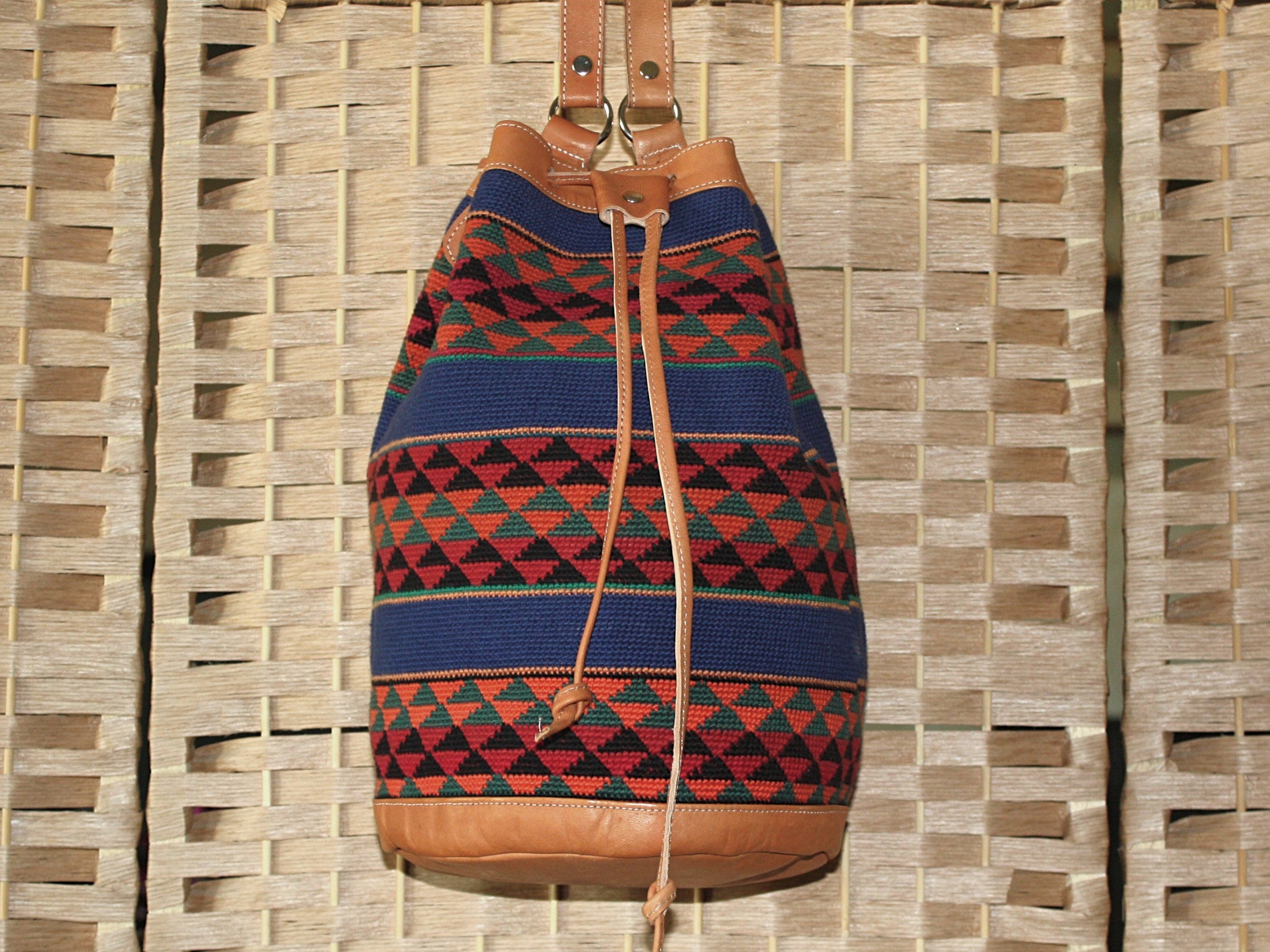Guatemalan Bucket Bag - Etsy display picture 2