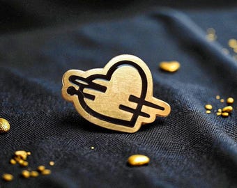 Sewing Enamel Pin; Gold & Black Metal Brooch for Sewers, Crafters and DIY Fans; Perfect Gift for Sewing Lovers; Gift for Sewing Enthusiasts
