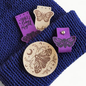 Faux Suede Tags for Knitting, Crochet, Sewing, Labels with Rivets for Handmade Items and Gifts, Labels for beanies and hats, 22 Colors