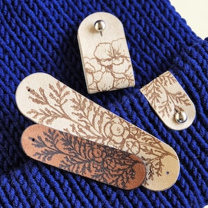 Tags van imitatiesuède voor breien, haken en naaien, labels met klinknagels voor handgemaakte items en cadeaus, labels voor beanies en mutsen, 22 kleuren