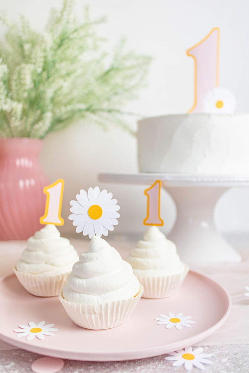 Daisy Party Decor, Daisy Theme, Flower Birthday, Daisy Decoration, Daisy Baby Shower, Retro Party, Hippie Theme, Boho Birthday, Spring Party image 4