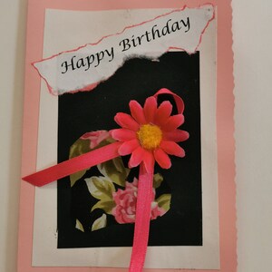 Cartão de aniversário feito à mão com colagem original com margarida rosa 3D artista do Reino Unido