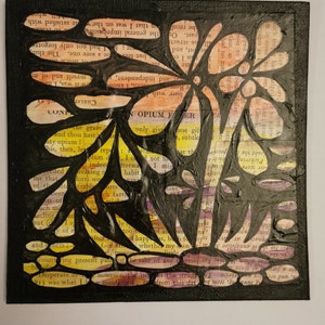Piccolo collage astratto "Best Book Tree" dell'artista britannico. Tecnica mista su tela, opere d'arte originali. Regalo di compleanno unico e conveniente