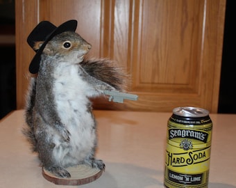 New Taxidermy Cowboy Gangster Squirrel Mount Novelty Whitetail Deer Log Cabin Decor Mouse