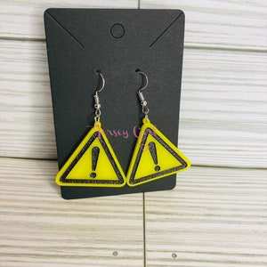amarillo advertencia precaución signo aretes acrílico regalo construcción cumpleaños humor divertido caída riesgo único cuidado