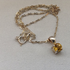 Collana con ciondolo in argento sterling con citrino: gioielli con pietre preziose gialle
