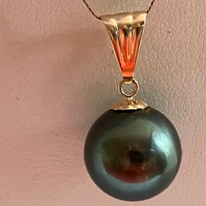 Tahitian Pearl pendant necklace. Gift for her. Tahitian Pearl. Black pearl. Genuine Tahitian Pearl. 9 cts Gold.