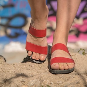 Frauen Sandalen, Ledersandalen, Rote Sandalen, Griechische Sandalen, Handgefertigte Sandalen, Flache Sandalen, Riemchen Sandalen, Sommer Sandalen, Antike Sandalen