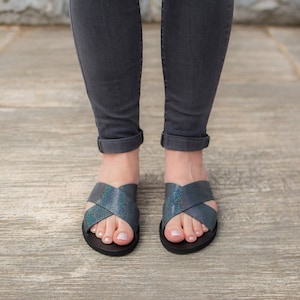 Criss Cross Sandalen, griechische Ledersandalen, Slides Sandalen, Sandalen Frauen, Sommerschuhe, flache Sandalen, handgemachte Sandalen, Geschenk für sie