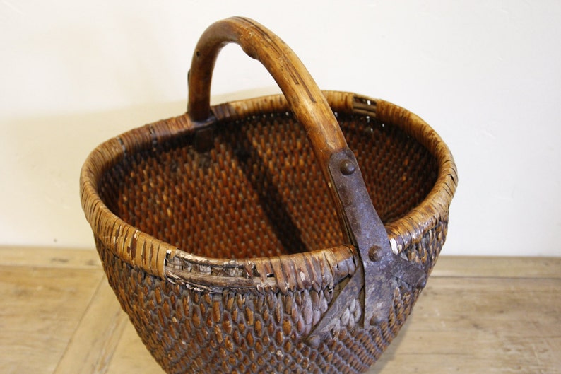 Antique Chinese Willow Basket, Vintage Wooden Handle Basket image 4