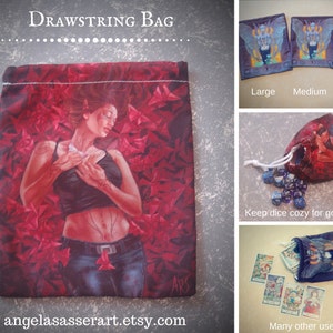 Drawstring Dice Tarot Oracle Deck Bag Pouch avec Urban Fantasy Elf Woman en jeans et débardeur entouré de papillons origami rouges