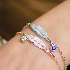 Bracciale personalizzato in argento e oro rosa con piume e pietra portafortuna, bracciale con ciondolo in argento sterling, bracciale per compleanno, gioielli su misura