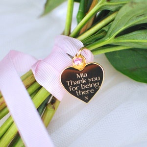 Dije de ramo de boda personalizado, dije de recuerdo de boda personalizado, recuerdo de novia, regalo para damas de honor, regalo para niña de las flores, pareja feliz
