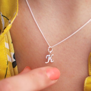 Mini collier initial avec inscription en argent, collier lettre en argent sterling, pendentif alphabet, collier prénom, bijou initial personnalisé