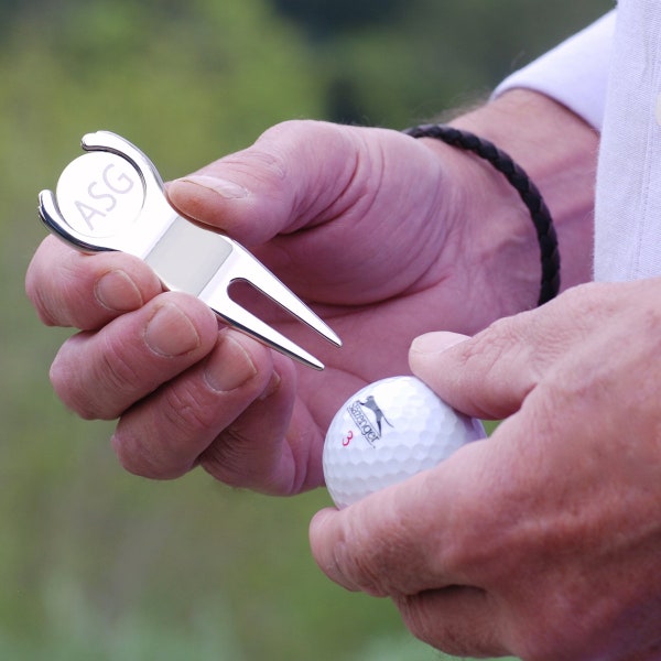 Personalised Golf Tool, Golf Lover Gift, Custom Golf Accessory, Engraved Silver Coloured Golf Marker, Groomsmen Gift, Sport Gift for Him