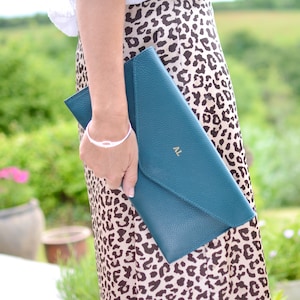Bolso de mano de piel italiana con monograma personalizado, bolso de mano de piel tipo sobre, regalo para damas de honor, cartera de mano, bolso de boda para la madre de la novia