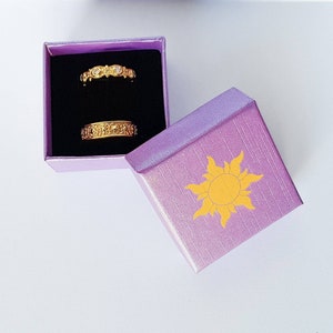 Tangled wedding rings set