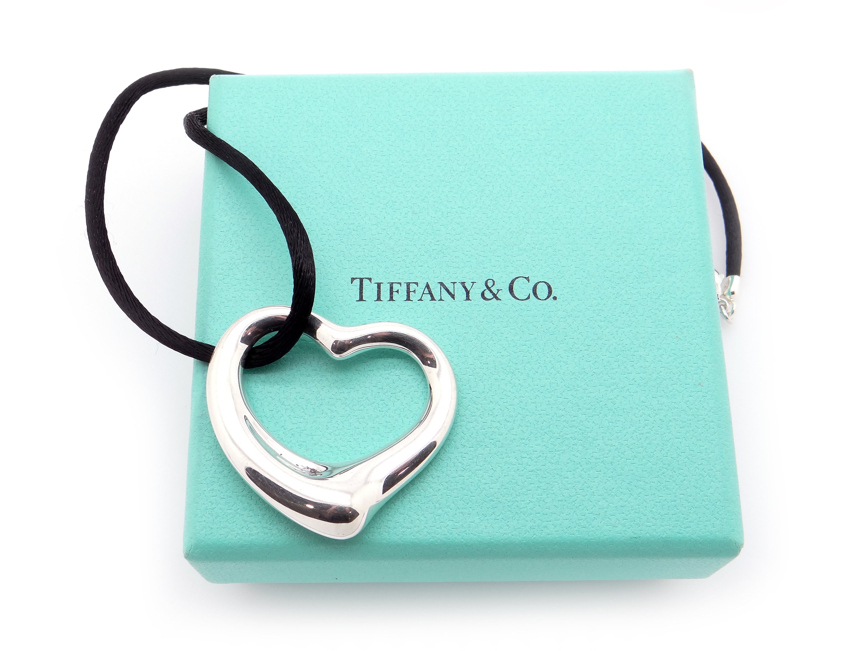 Tiffany floating 2024 heart necklace