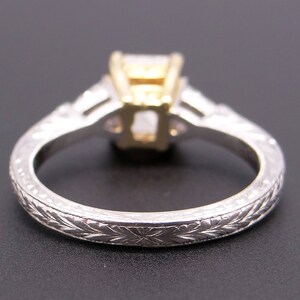 Platinum 18k Yellow Gold Radiant Cut 1ct Fancy Yellow Diamond Three Stone Engagement Promise Anniversary Ring GIA Certificate bild 6