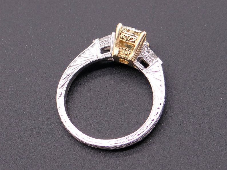 Platinum 18k Yellow Gold Radiant Cut 1ct Fancy Yellow Diamond Three Stone Engagement Promise Anniversary Ring GIA Certificate bild 9