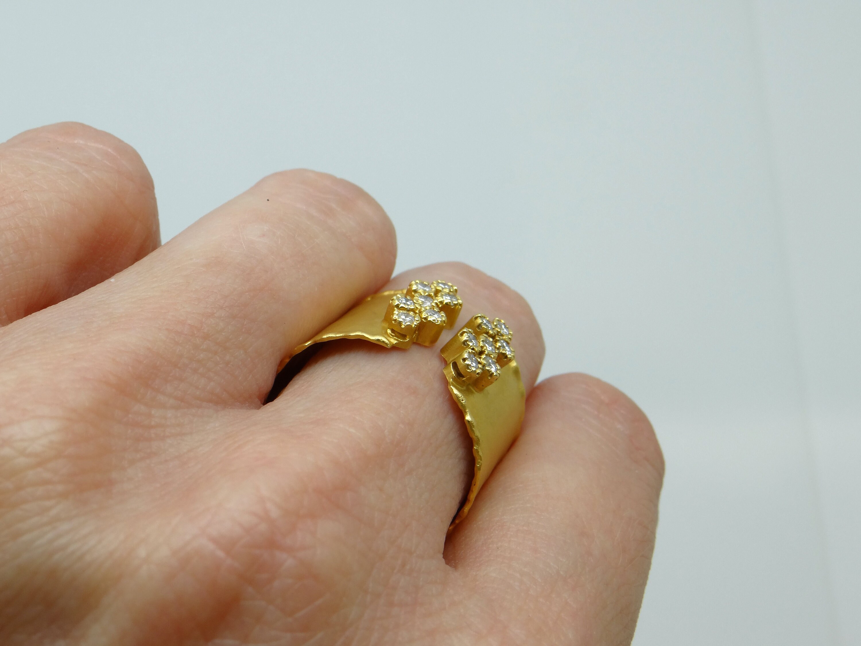 Marika♡ Marika 14k Yellow Gold .28ct Round Natural Diamond Bezel 14mm