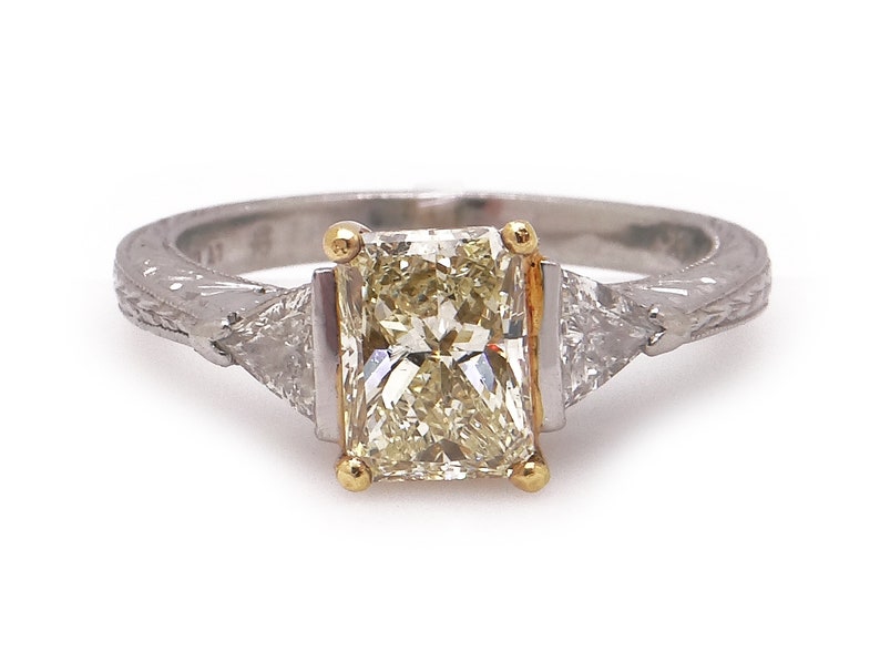 Platinum 18k Yellow Gold Radiant Cut 1ct Fancy Yellow Diamond Three Stone Engagement Promise Anniversary Ring GIA Certificate bild 1