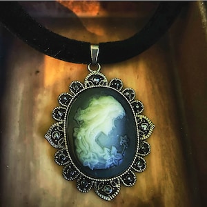 Gothic Cameo Choker: Victorian Style Black Velvet Necklace