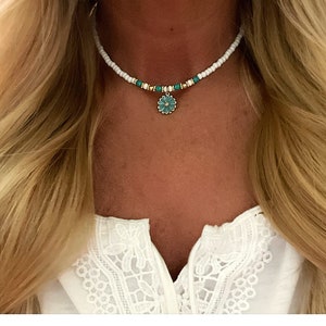 Beaded choker/Flower choker/Turquoise Flower choker/White beaded choker/Boho choker/Hippie necklace/Hippie jewelry