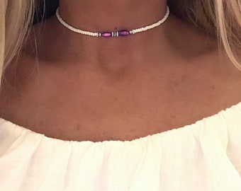 Beach choker/Beach necklace/Mother of pearl necklace/Purple fushia shell necklace/Boho choker/Bead Choker/White beaded choker