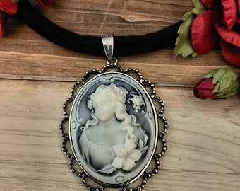 Cameo Choker Necklace/Victorian Cameo Necklace/Cameo Velvet Rope Necklace/Renaissance necklace/Gothic necklace/mid century