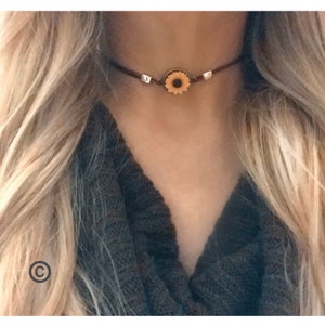 Sunflower Choker/sunflower necklace/sunflower jewelry/Leather Choker/Flower Choker/Boho Choker/Choker/Hippie Necklace/Flower jewelry