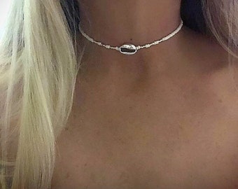 Cowrie choker necklace/Beach choker/White beaded choker/Beaded choker/Cowrie shell necklace/Cowrie necklace/Seashell necklace/Shell necklace
