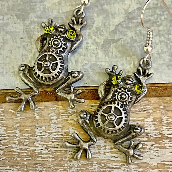 Steampunk Frog earrings/Cosplay earrings/Dangle earrings/Steampunk gears//Vintage earrings/Punk earrings/Steampunk jewelry/Frog earrings