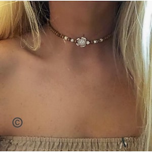 Gargantilla de tortuga con cuentas de madera: howlita, collar de perlas de playa