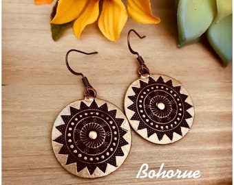 Kupfer Mandala Ohrringe: Handbemalte goldene Boho Scheiben