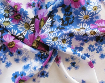 Vintage Floral Viscose Fabric, Camomile Print, 3.6 Yards, 1980s USSR Textile